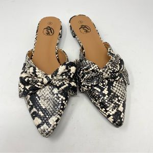 Trary Snakeskin Bow Mules Flats Black White Size 8